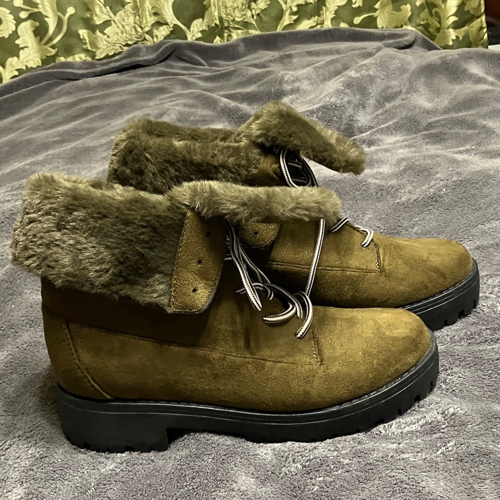 Rouge! Olive Lace Up Boots with Faux Fur - Picture 2 of 7